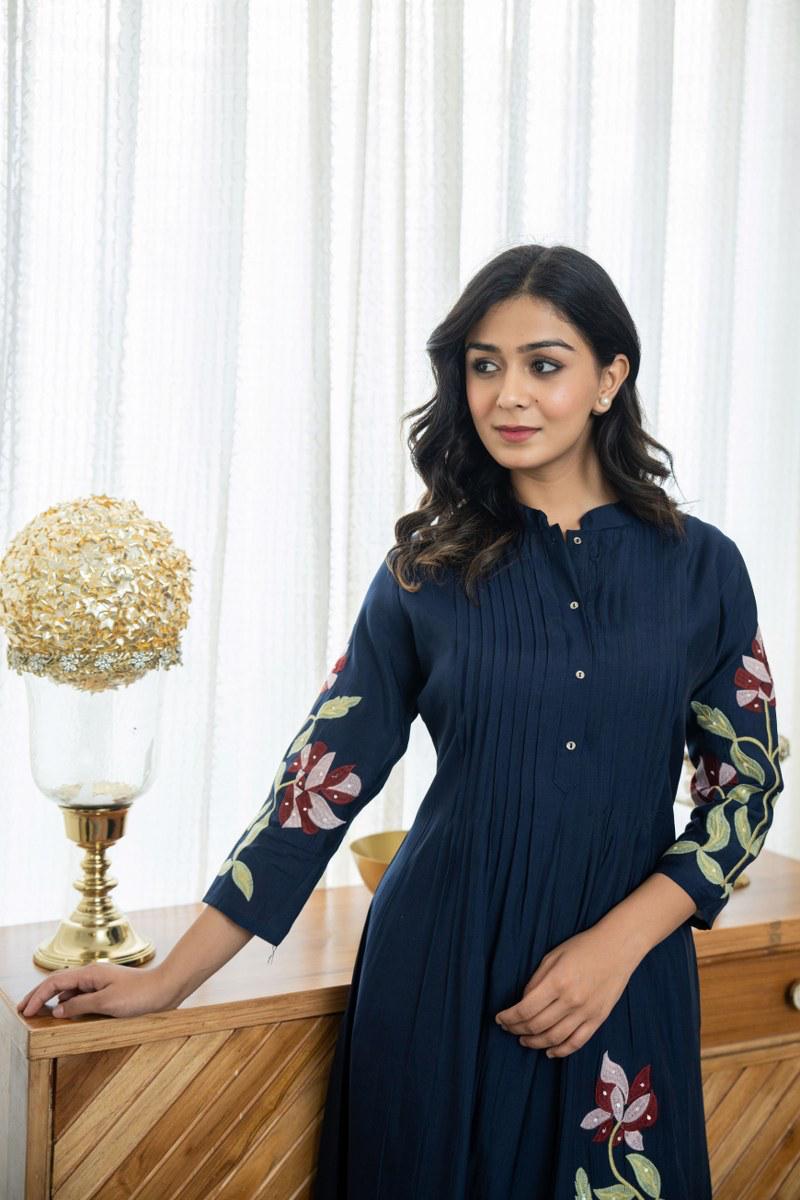 Kurta With Heavy embroidered (Navy blue)